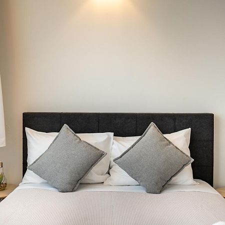 White & Gray Apartment 레팀노 외부 사진