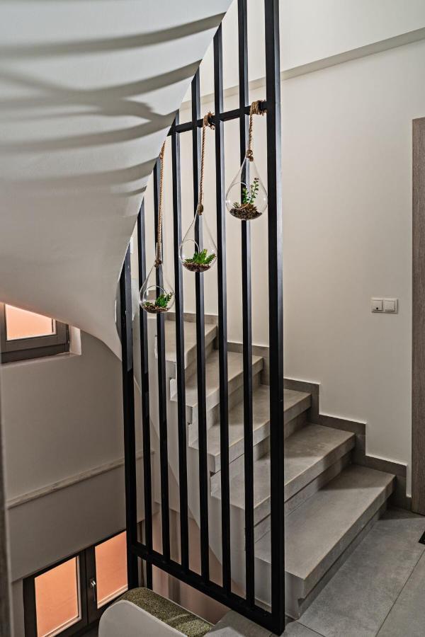 White & Gray Apartment 레팀노 외부 사진