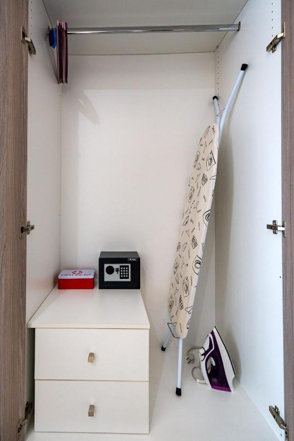 White & Gray Apartment 레팀노 외부 사진