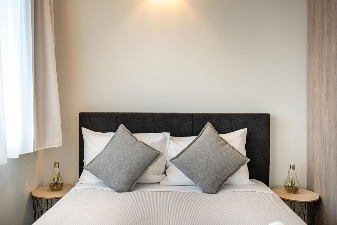 White & Gray Apartment 레팀노 외부 사진