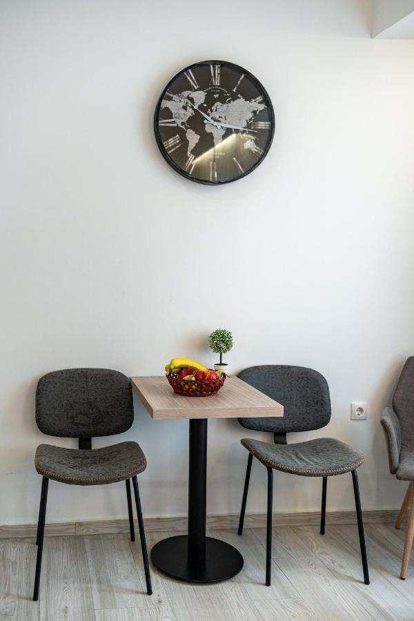 White & Gray Apartment 레팀노 외부 사진