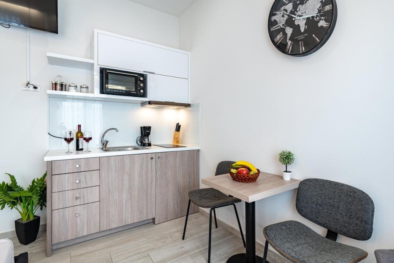 White & Gray Apartment 레팀노 외부 사진
